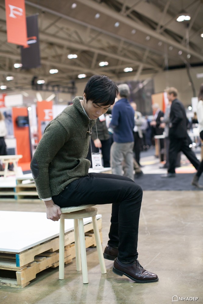 Tap-the-duc-ngay-tai-ban-lam-viec-voi-ghe-Balance-stool_6