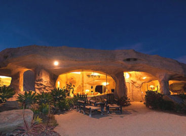Flintstone – Căn nhà trong hang ở Malibu, Mỹ