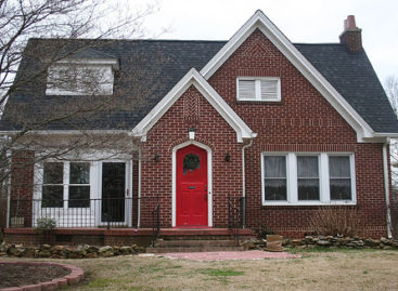 Nhà xinh với cửa màu đỏ rất đẹp và hợp phong thủy