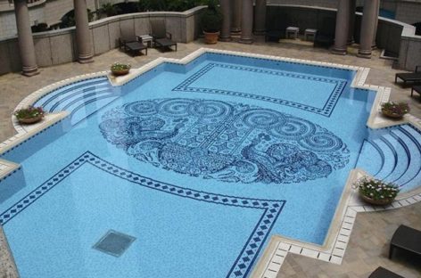 Ý tưởng trang trí hồ bơi bằng gạch Mosaic