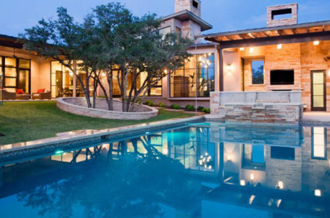 Căn nhà có thiết kế nổi bật tọa lạc tại Oaks – khu phố Tây Ban Nha thuộc tiểu bang Texas
