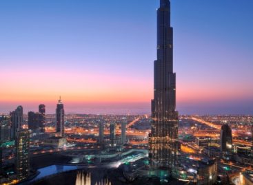Khám phá khách sạn bên trong tòa tháp cao nhất thế giới