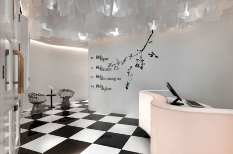 Ấn tượng với thiết kế trắng – đen của khách sạn Club, Singapore