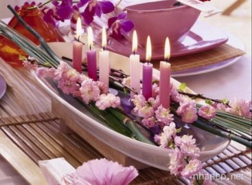 Mẹo thiết kế bàn ăn với hoa rực rỡ