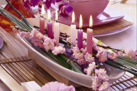 Mẹo thiết kế bàn ăn với hoa rực rỡ