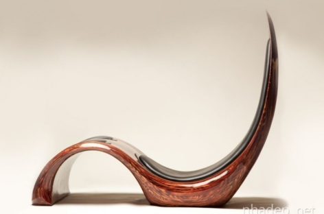 Vẻ đẹp uốn lượn của chiếc ghế gỗ dài được thiết kế bởi Kyle Buckner