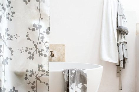 Những mẫu thiết kế rèm tươi mới cho phòng tắm hiện đại