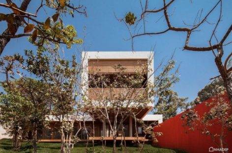 Ngôi nhà gỗ trên mảnh đất cây nhựa thơm Copaiba, Brazil