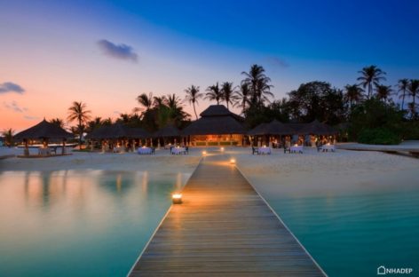 Đắm mình trong biển xanh nước biếc với Velassaru