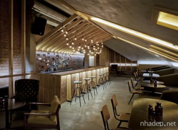 Thiết kế quầy bar trên tầng áp mái của Inblum Architects