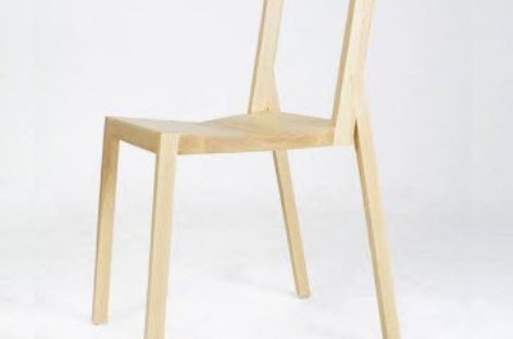 Đơn giản và mộc mạc với chiếc ghế gỗ Split của Roni Shalmon