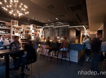 Quầy bar rượu vang ấm cúng tại Budapest