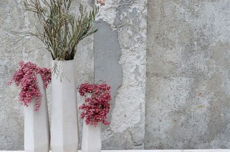 Bộ sưu tập lọ hoa Marchugue bằng bê tông nhẹ của Stefano Pugliese