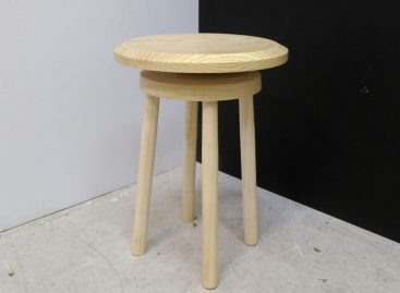 Tập thể dục ngay tại bàn làm việc với chiếc ghế Balance Stool