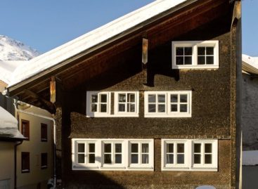 Khám phá ngôi nhà cổ từ thế kỷ 17 ở vùng núi Alpine