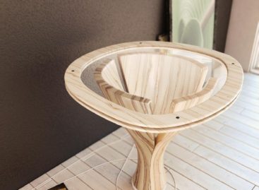 Chiếc bàn Banana Table với lối thiết kế điêu khắc lôi cuốn lấy cảm hứng từ các loại hoa quả