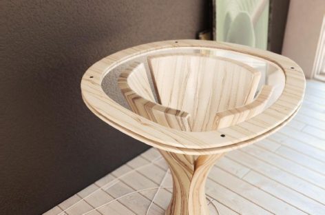 Chiếc bàn Banana Table với lối thiết kế điêu khắc lôi cuốn lấy cảm hứng từ các loại hoa quả