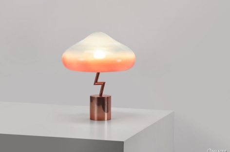 Vẻ đẹp thu hút của chiếc đèn hình đám mây Lightning Lamp