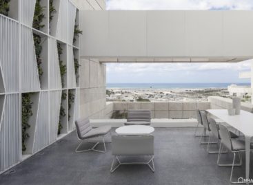 Căn hộ Penthouse Layers of White với thiết kế tối giản tại Israel