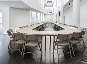 Bàn ghế xếp Zown – Đem đến sự chuyên nghiệp và linh hoạt cho các buổi họp/hội nghị của công ty (Phần 2)
